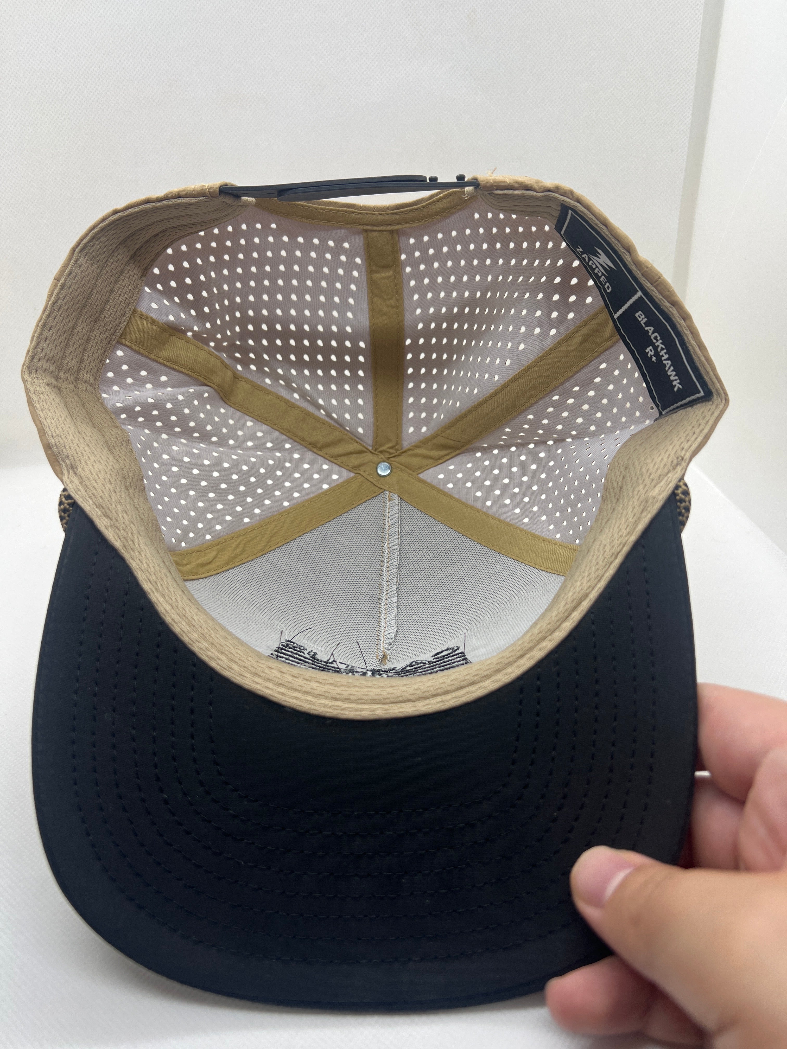 Stripes SnapBack - tan/black + rope