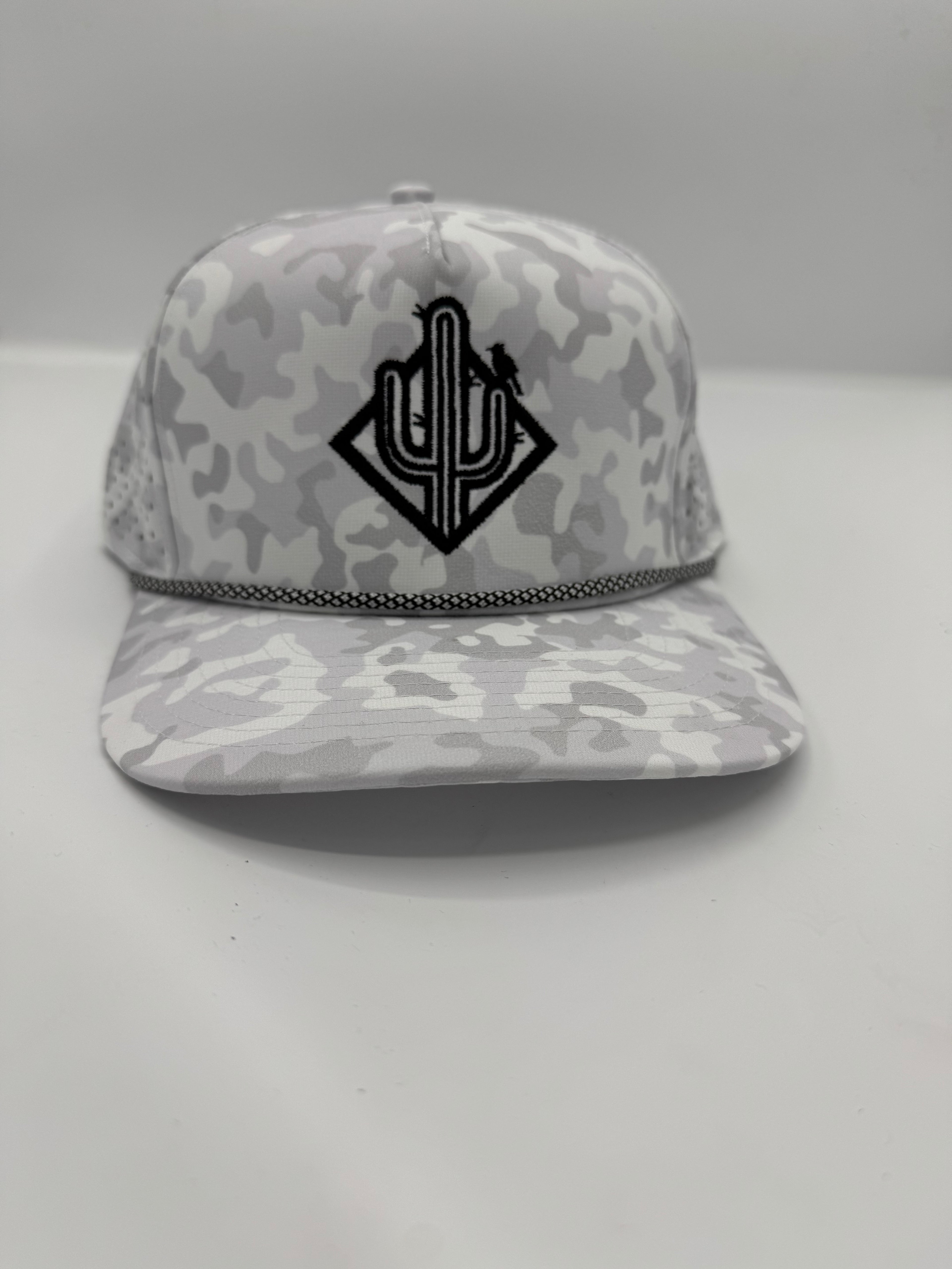 Classic Logo in camo/black performance hat with rope