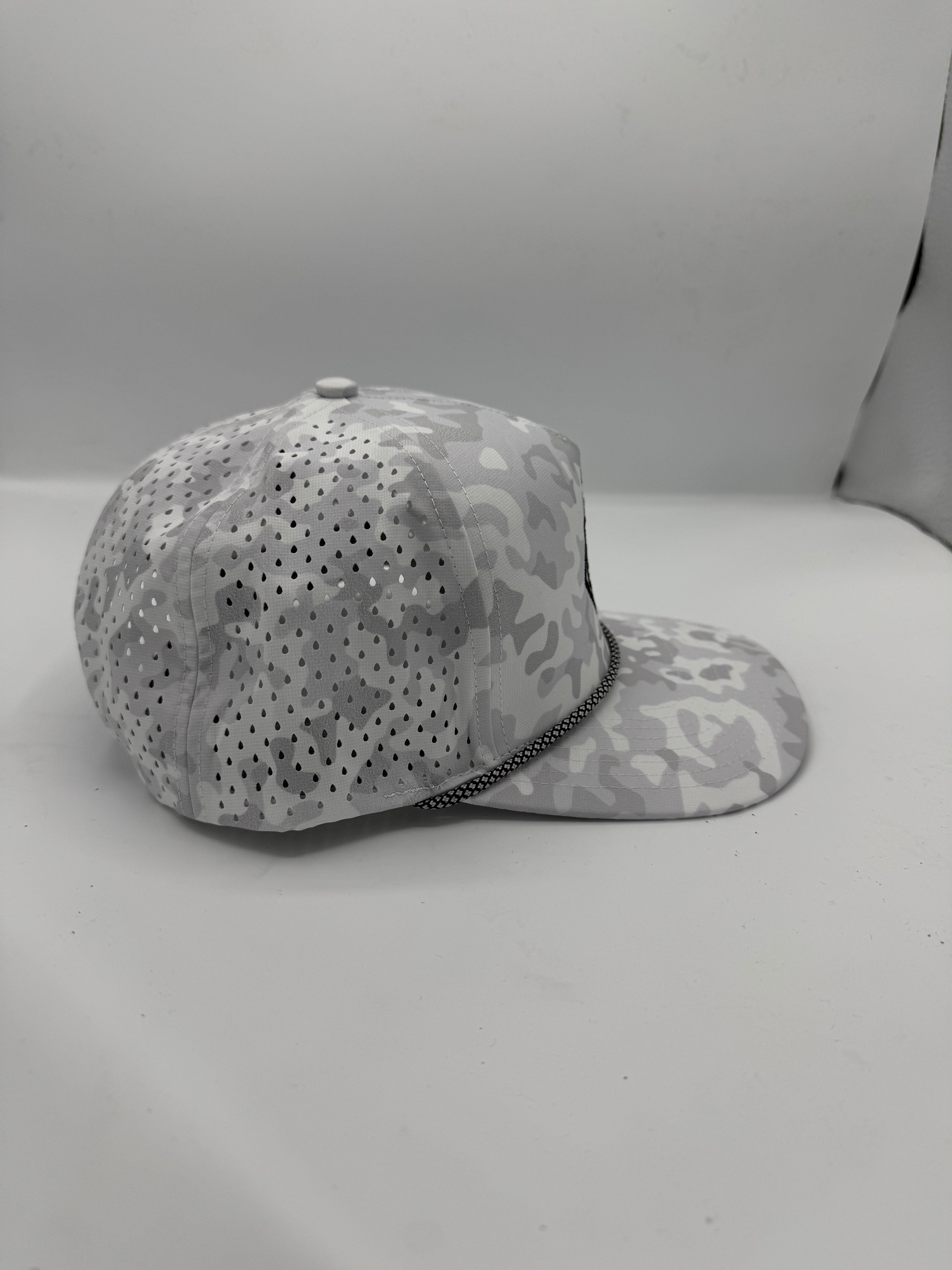 Classic Logo in camo/black performance hat with rope