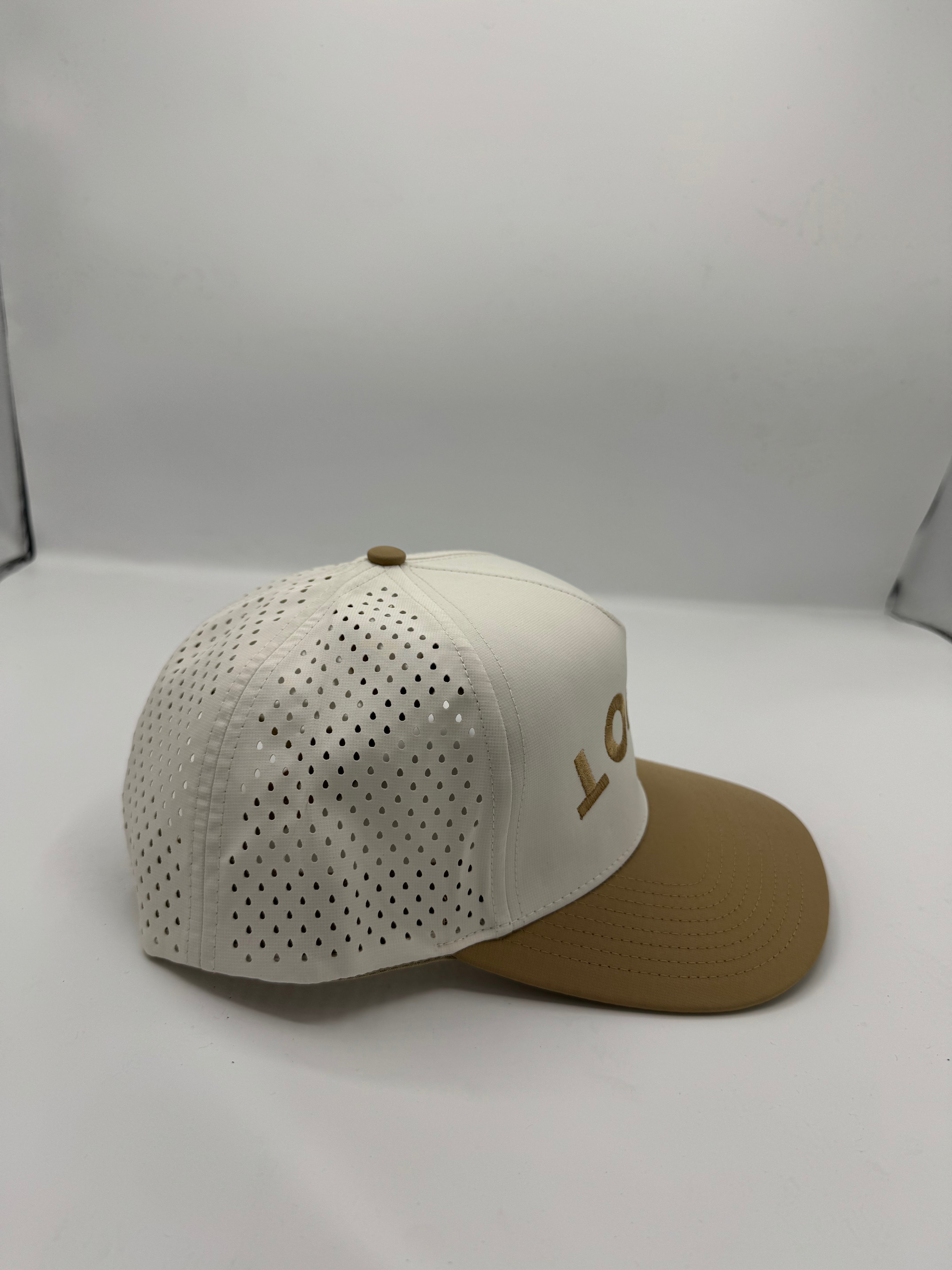 DIVOT performance hat in cream/gold