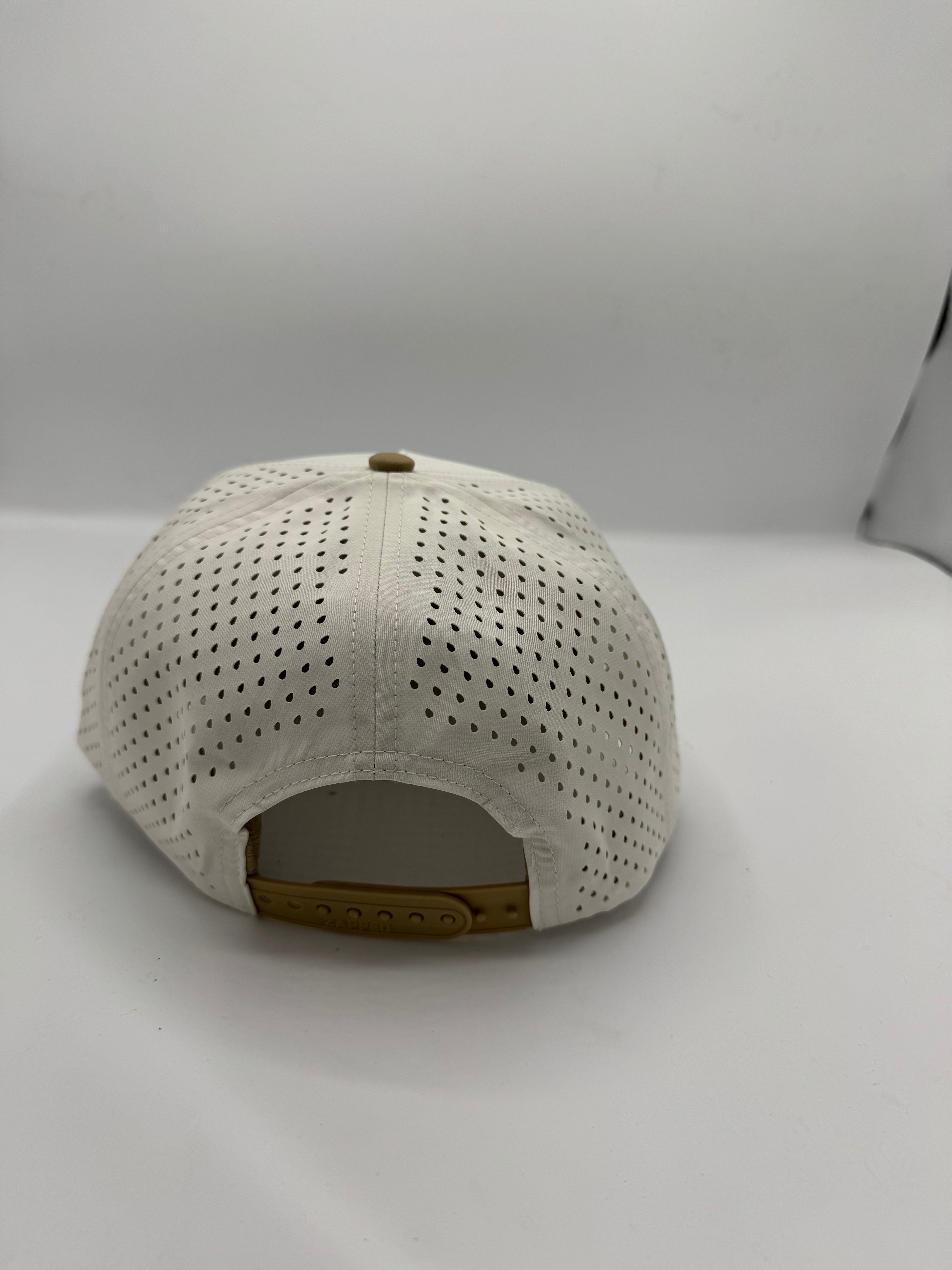 DIVOT performance hat in cream/gold