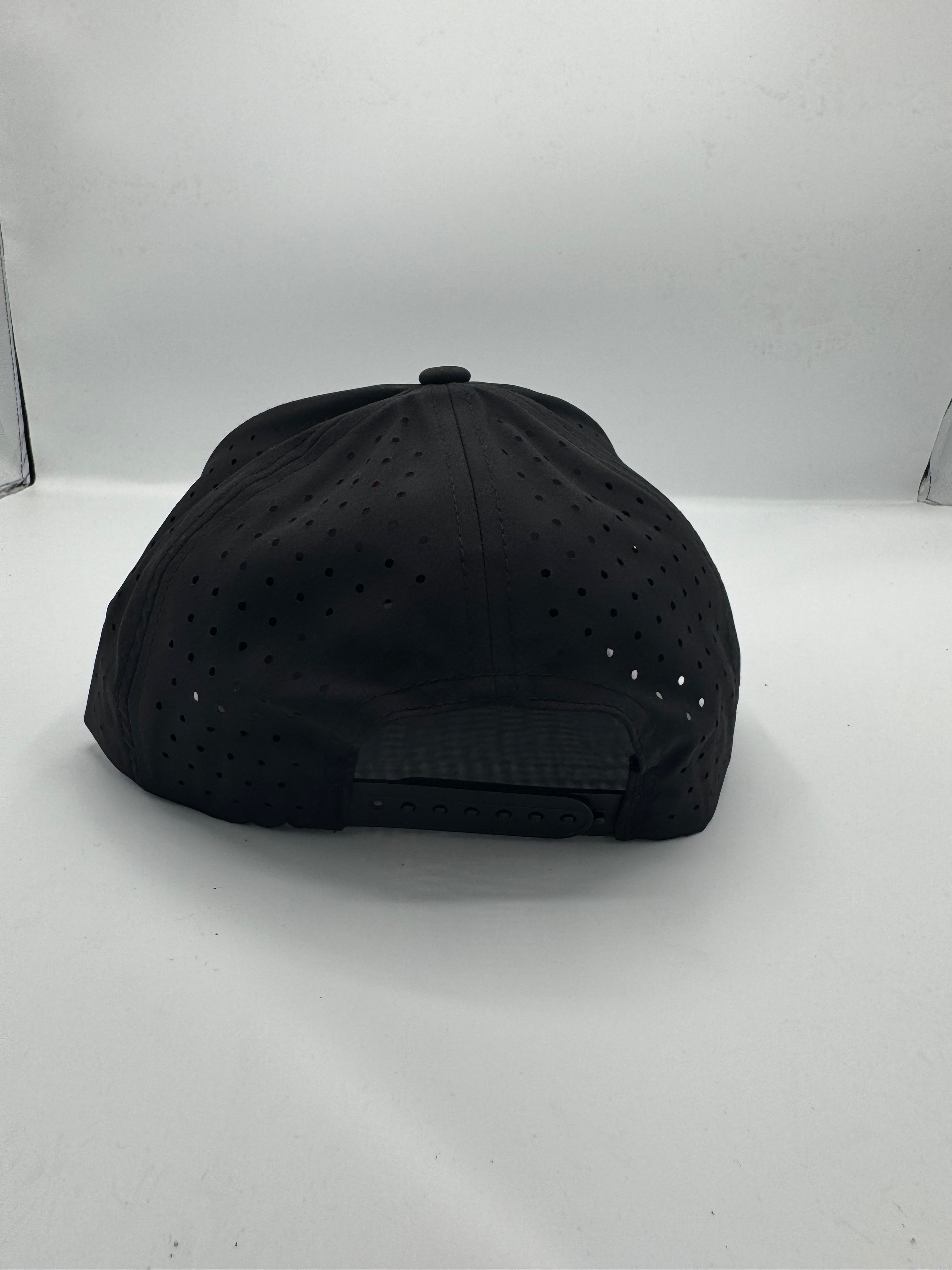 FORE performance hat in black/white with rope