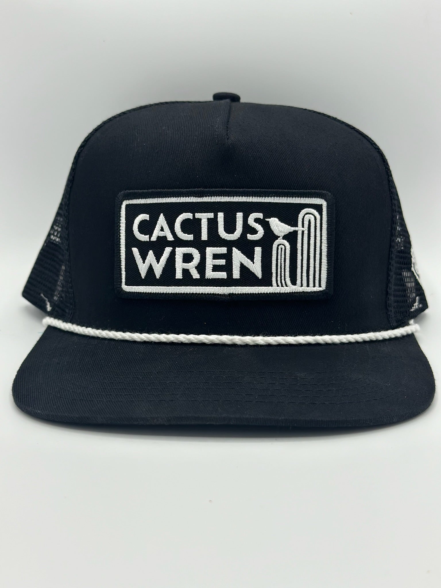 Modern Logo in black/white with rope